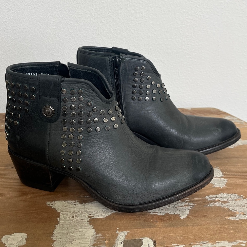 Studded Leather Ankle Booties Leather BEAUTIFUL 8.5